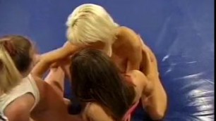 Incredible Lesbian fight in the ring Fetish porn clip