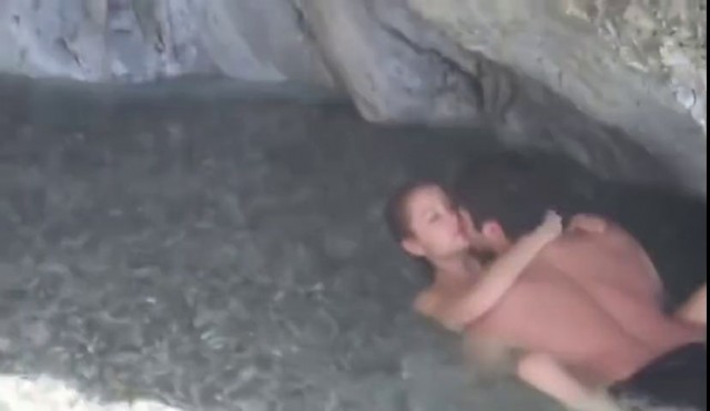 YOUNG COUPLE GETS CAUGHT FUCKING IN THE SEA sex porn