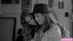 Hot detective licks pussy to get info