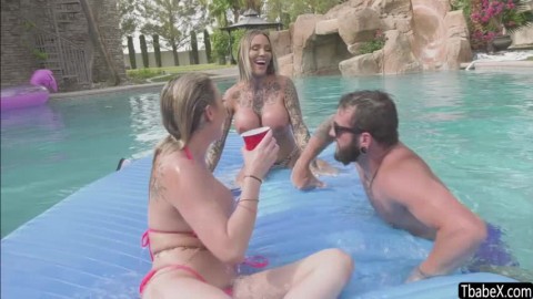 Gorgeous Ts bombshells enjoy anal group sex in a pool party