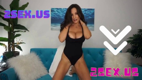 Hot girl show tits to her subscribers 