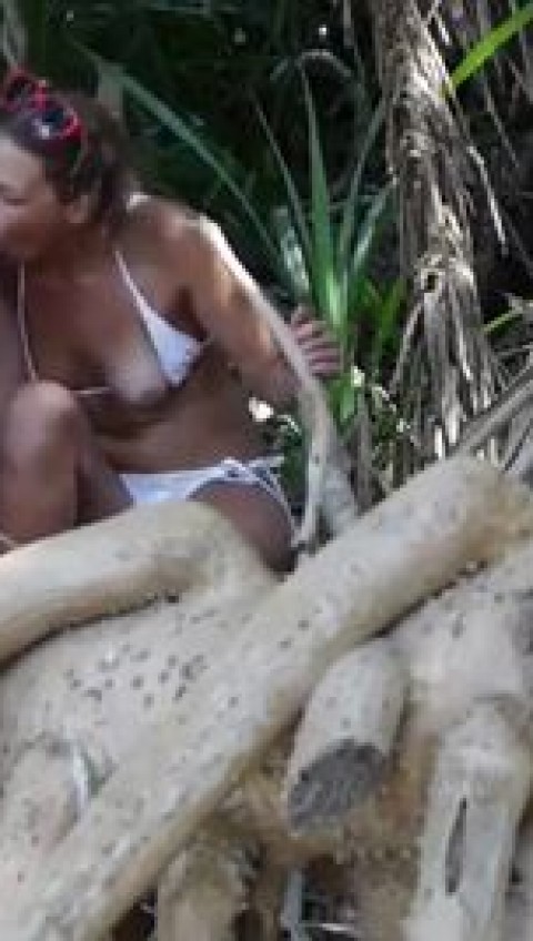amateur sucks dick on the sea