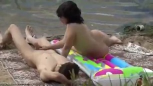 amateur Young couple fuck in the sand