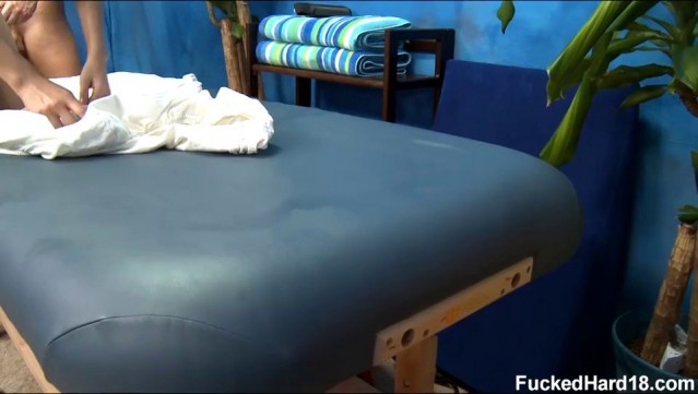 tricky masseur fucks busty stunner xvideos