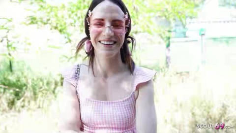 GERMAN-SCOUT-Dragon-Fruit-auf-Feldweg-beim-Casting-gefickt.MP4