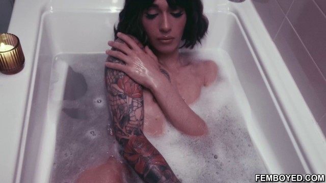 Filthy Femboy Dante Snoww Takes A Bubble Bath And A Huge Cock