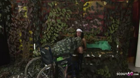 Alter-behinderter-Opa-im-Rollstuhl-darf-Latina-Krankenschwester-ficken.MP4