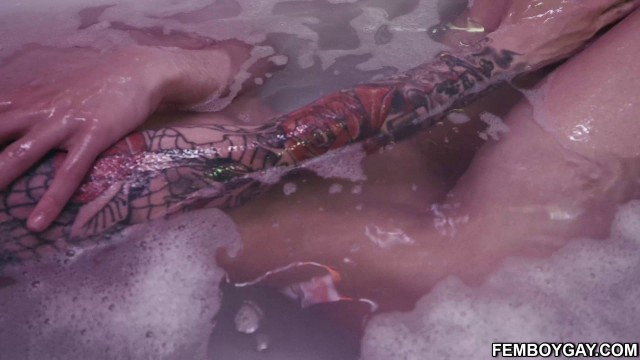 FilthyFemboyTakesABubbleBathAndAHugeCock_s01_EnzoMuller_DanteSnoww_2160p_h264