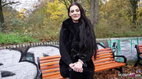 GERMAN-SCOUT-Alexa-Throat-mit-pinken-Schamhaaren-beim-Casting-gefickt.MP4