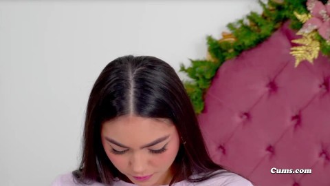 Gorgeous Brunette Plays Her Cute Pussy on Webcam