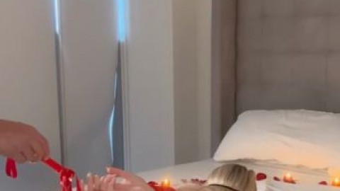 scarlettkissesxo valentines day blindfold xxx porn clip