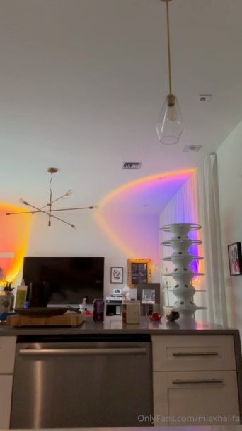mia khalifa crop top porn porno