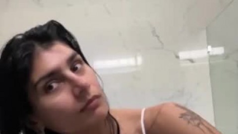 mia khalifa post shower movie sex video