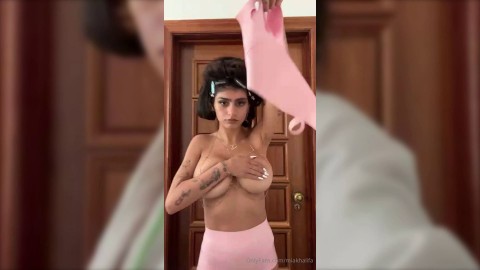 mia khalifa nipple slip sex