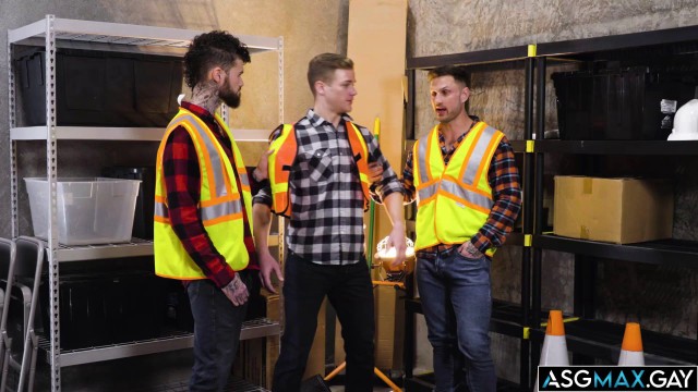 Jonathan Tylor seduced by the warehouse workers Blain OConnor and Hatler Gurius