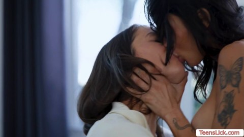 Hottest lesbians enjoy licking their pussies