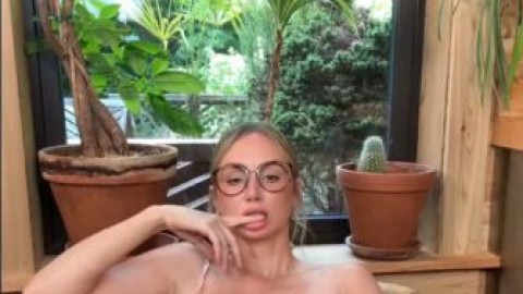 sara underwood nude teasing in youpotn
