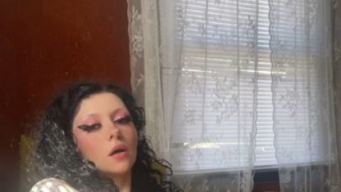 Tatted stepsister fucks herself until she's numb