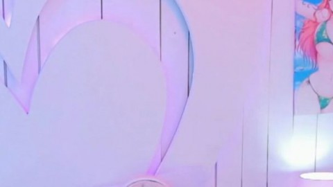 Sexy Babe Fucking Her Pink Pussy
