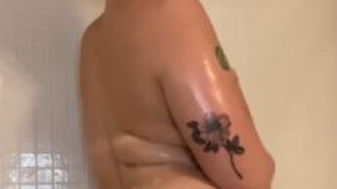 sexy babe shower show me some free p