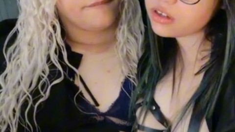 Trap Kissing her bestfriend while wanking his cock