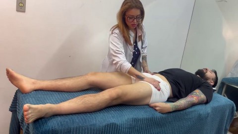 Ruiva Gostosa Fisioterapeuta Ruiva Avalia Minha Perna E Meu Pau Fica Duro Na Consulta Alana Rains