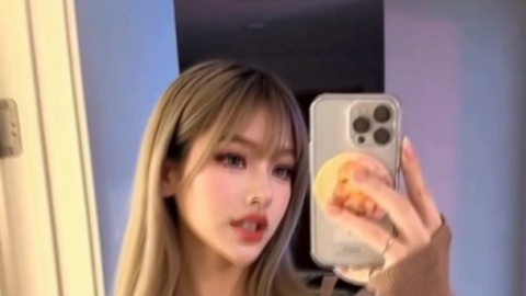 Alone Shemale Fapping Her Dick