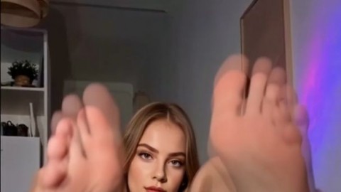 Vex Flora Feet and Bulge Display
