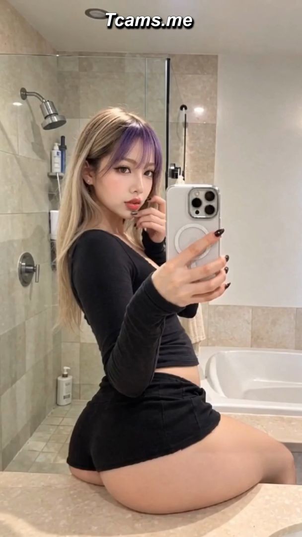 TsLilac Ass Tease:Bathroom Mirror Selfie