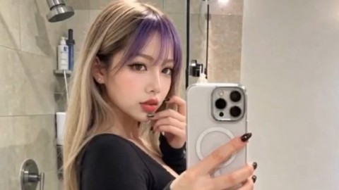 TsLilac Ass Tease:Bathroom Mirror Selfie